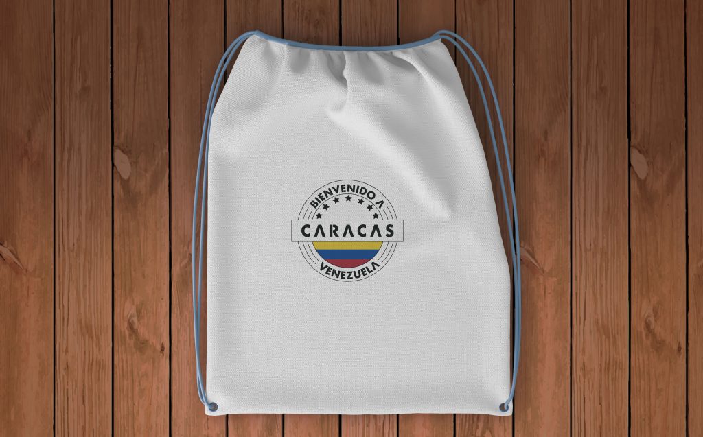 mochila con logotipo proyecto Caracas